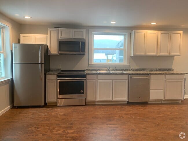 Building Photo - 136 W. Union Street Unit 2nd floor Rental