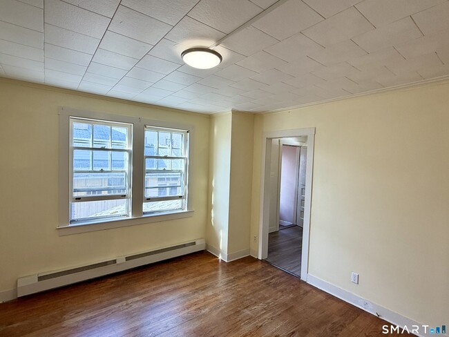 Photo - 23 Farnham Ave Unit 2nd Floor Rear