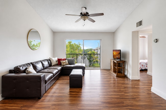 Building Photo - 1400 Crestwood Ct S Unit 1407