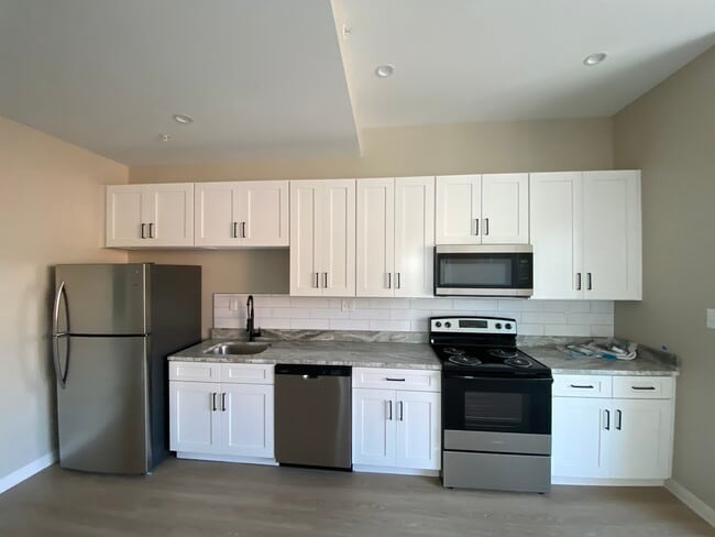 Building Photo - 2105 Eastern Ave