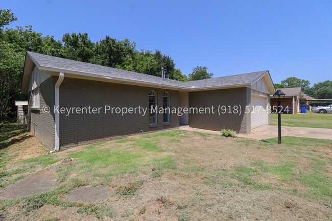 Photo - Beautifully Redone 3 Bedroom BA House! Available for Immediate Move in!