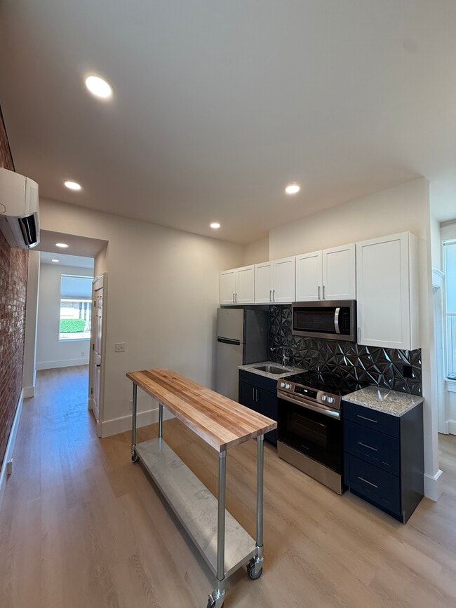 Kitchen - 1135 Vermont St Unit 1