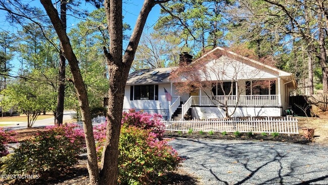Building Photo - 1720 Longleaf Dr E Rental