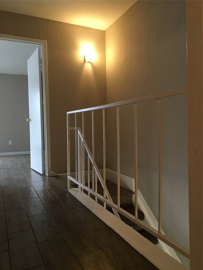 Building Photo - 5625 Antoine Dr Unit 1301 Rental