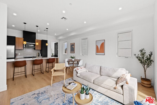 Photo - 2324 S Dunsmuir Ave