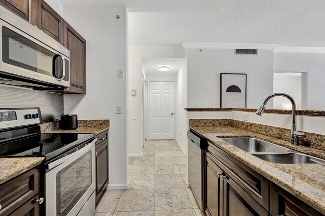 Photo - 580 S Sapodilla Ave Unit 105