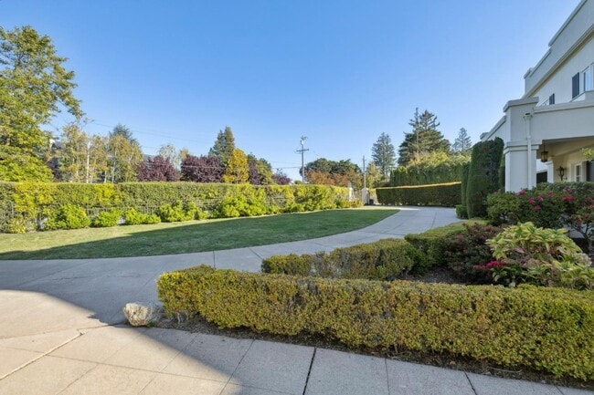 Building Photo - 715 Brewer Dr