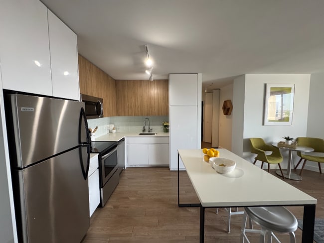 Photo - 2619 N Clark St