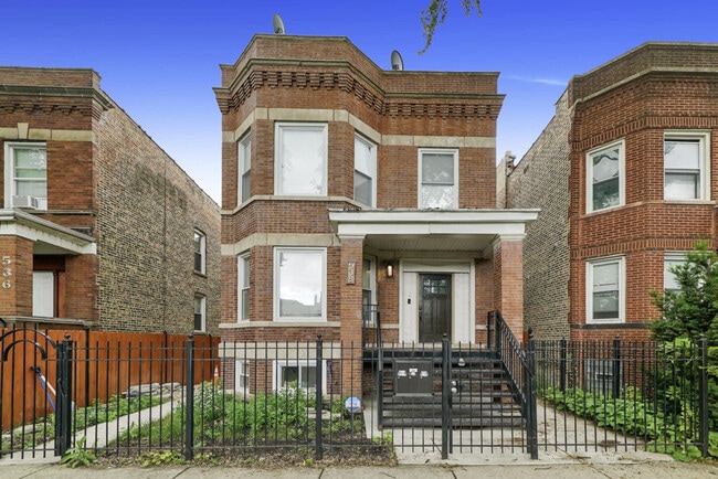 Building Photo - 538 N Hamlin Ave Rental