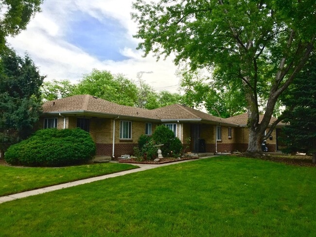 Building Photo - Simply Adorable Two Bedroom Apartment right near Denver University Unit 1916 South Columbine Street