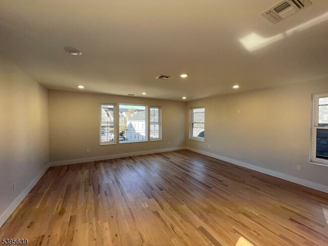 Photo - 119-121 Lewis St Unidad 2