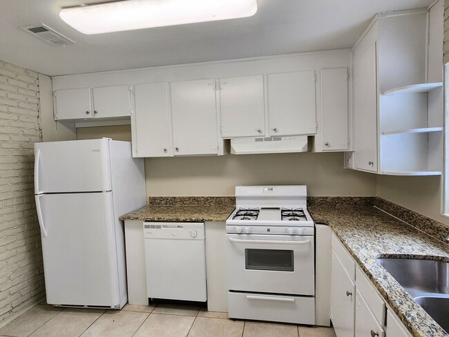Photo - 606 Chaseville St