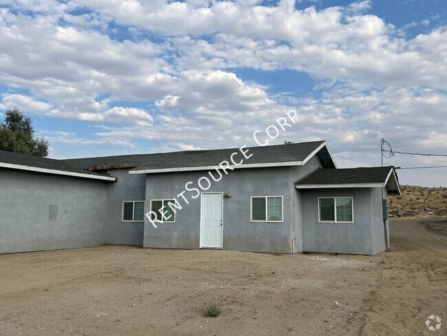 Building Photo - 4 Bedroom, 2 Bath Duplex for Rent in Barstow Unit B Rental