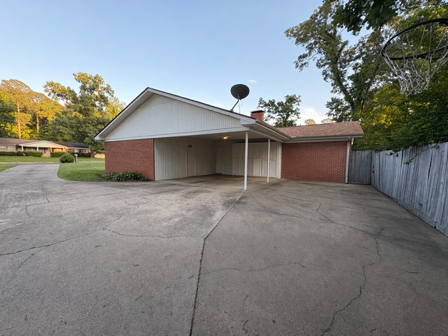 Carport - 2307 Oliver Ave