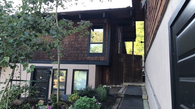 Building Photo - 1806 W Gore Creek Dr Unit Lower Lock off