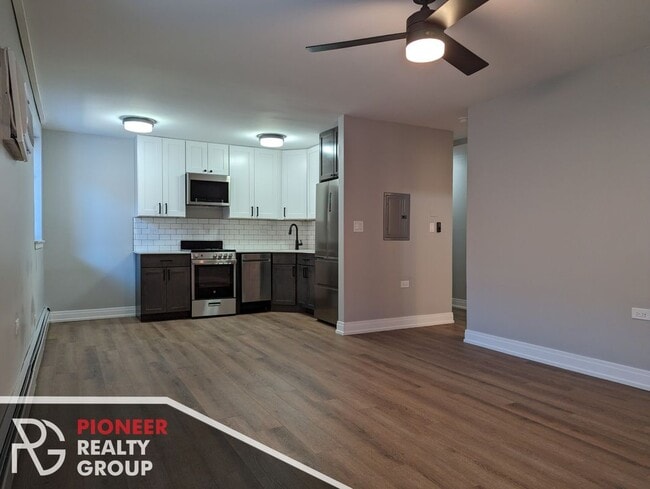 Building Photo - 6040 N Sheridan Rd Unit 103