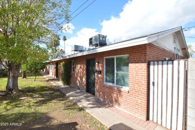 Photo - 2309 N Dayton St Apartment Unit 4