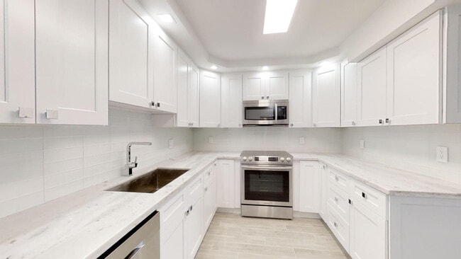 Photo - 3980 Oaks Clubhouse Dr Unit 407