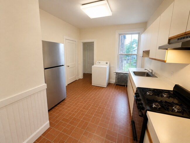 106 Strathmore Rd Unit 3T