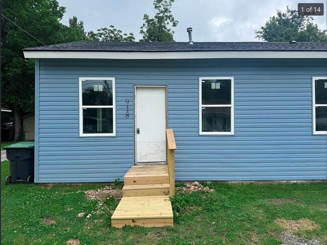 Building Photo - 918 Coy Ave