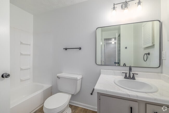 2BR, 1.5BA - 1,160SF - Bathroom