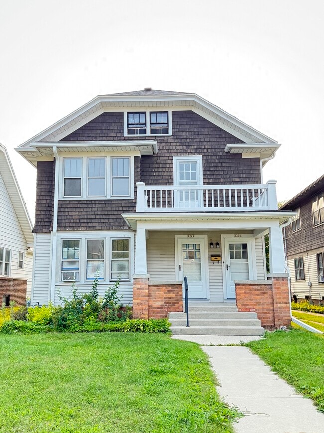 Building Photo - 2226 N 6th St Unit 2226 North 6th Street (Upper )