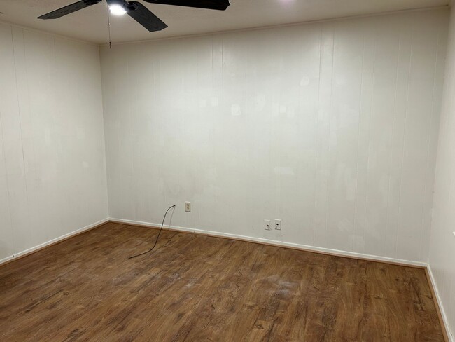 Photo - 1025 W Terry St