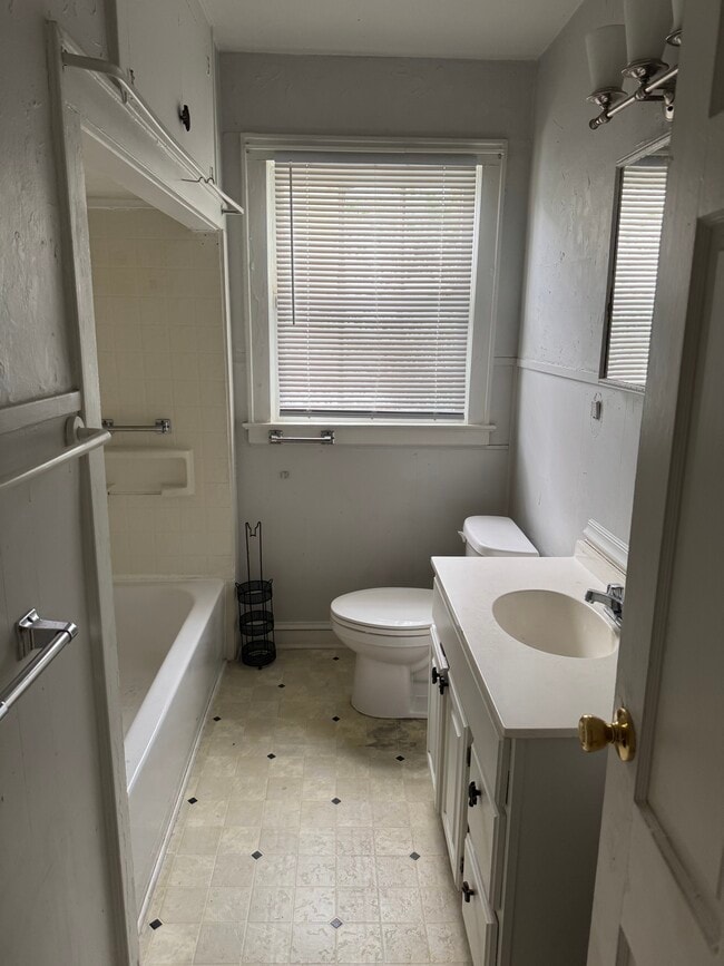 Photo - 113 E Merrick St