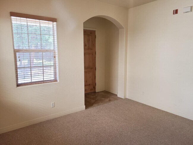 Photo - 1021 E Sterling Ln