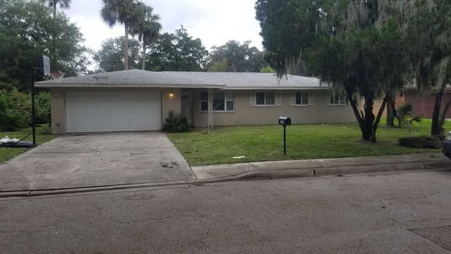 Building Photo - 4 bedroom 2 full bath 2 car garage Availab... Rental