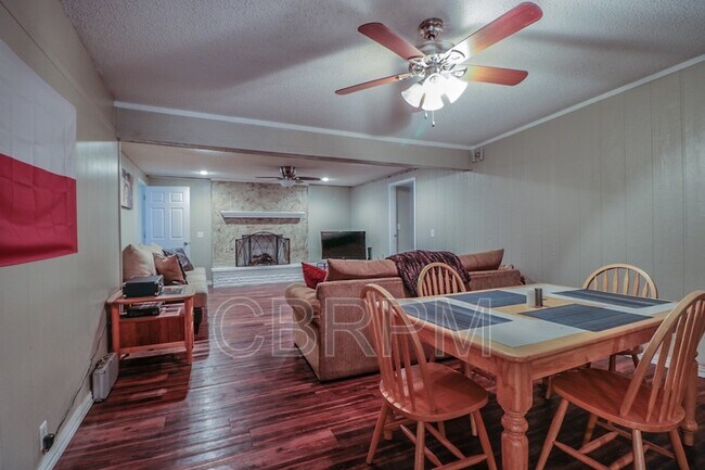 Photo - 2837 66th St