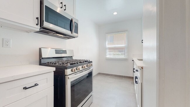 Photo - 3368 Rowena Ave