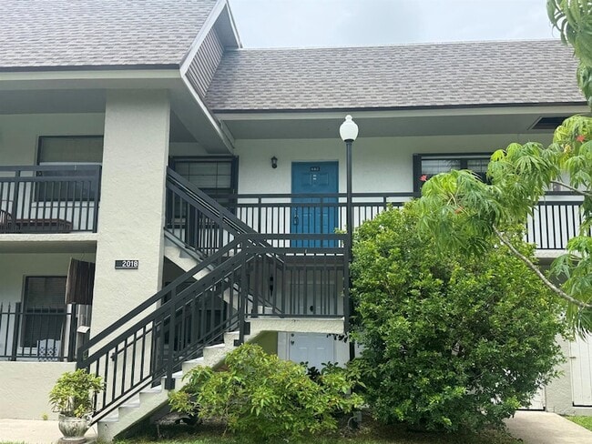Building Photo - 2018 SW 29th Ct Unit 06B2 Rental