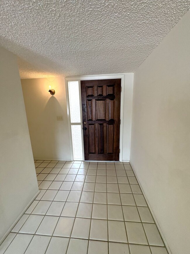 Photo - Spacious Eastside townhome with Community Pool