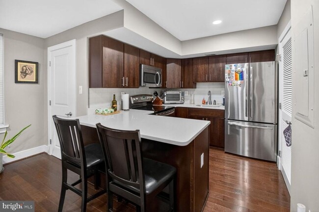 Photo - 1461 Girard St NW Unidad 100