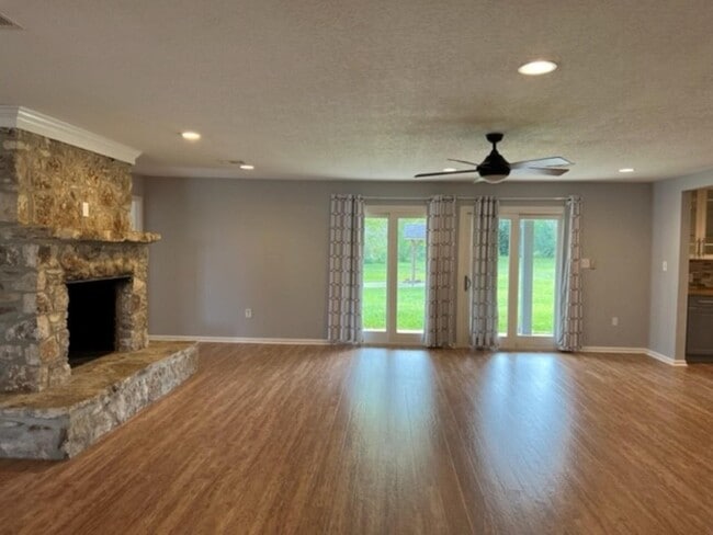 Photo - 22985 Hwy 105 W
