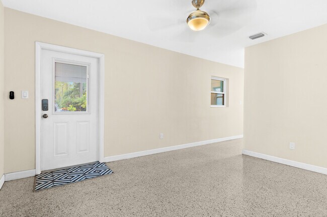 Photo - 11325 1st St E