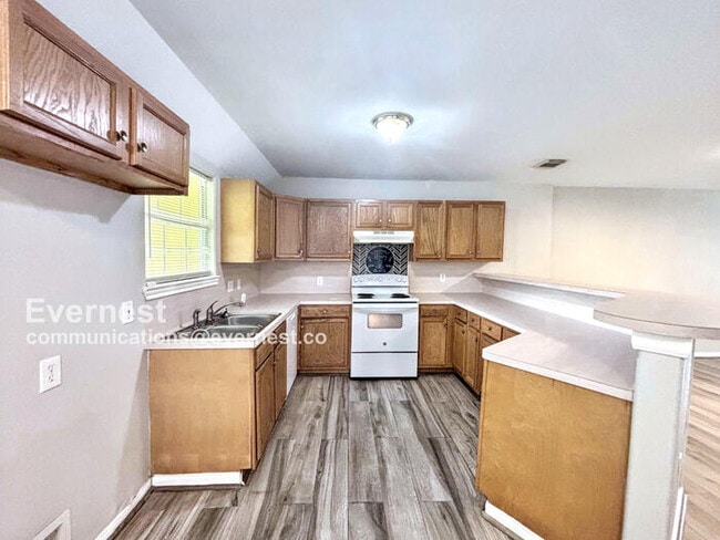 Photo - 2300 Abernathy St