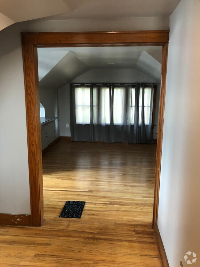 Building Photo - 1008 S 6th St Unit Apt C