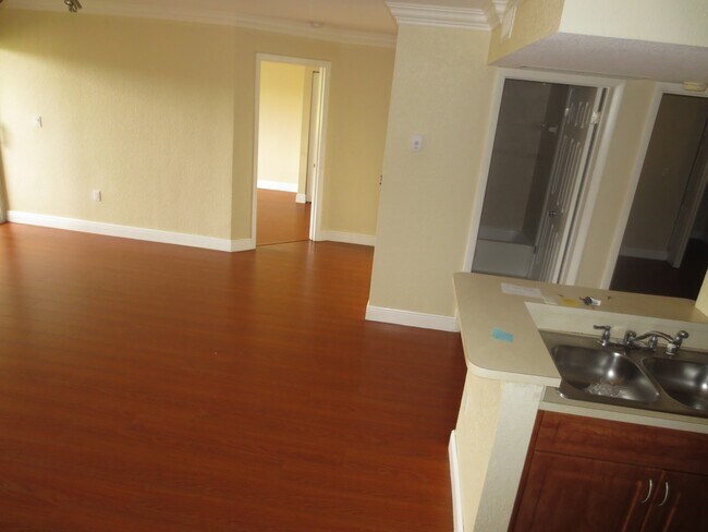 Photo - 2841 N Oakland Forest Dr Unidad 208