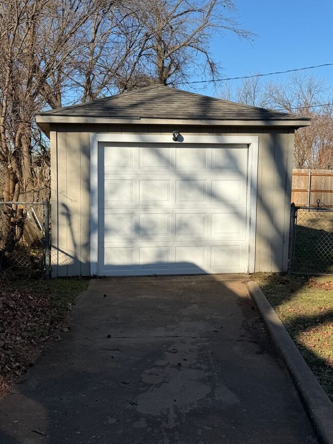 Photo - 304 W Chicago St