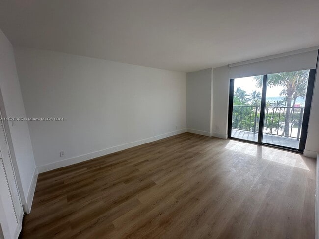 2625 Collins Ave Unit 411