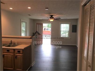 Photo - 405 Granbury St