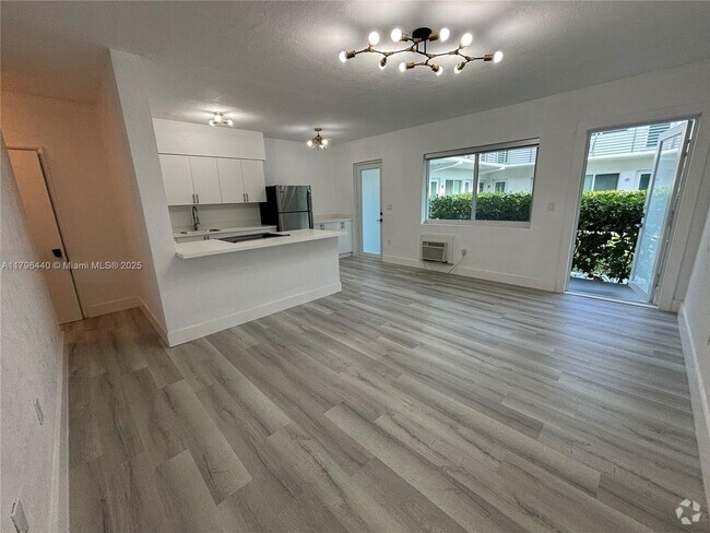 Building Photo - 9270 E Bay Harbor Dr Unit 4A Rental