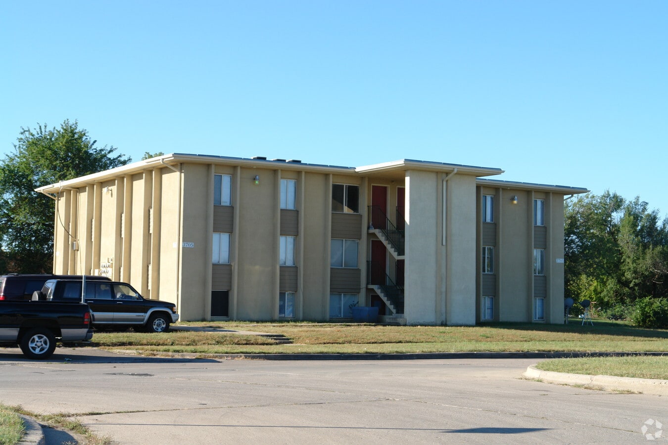 South Creek Apartments - South Creek Apartments
