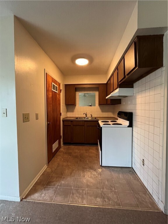 Photo - 773 Akron Blvd