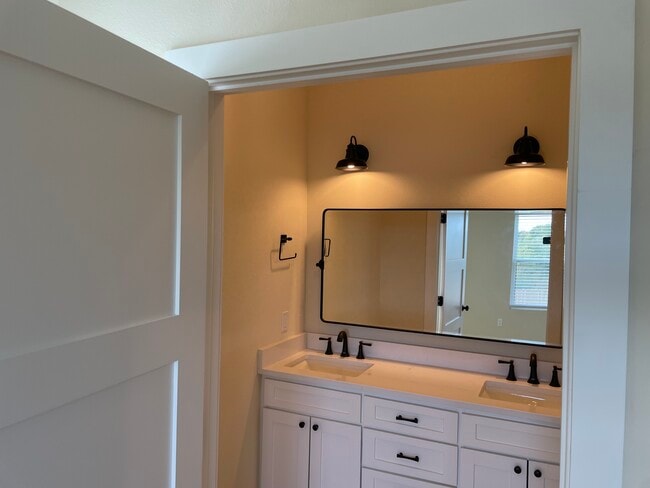 Photo - 411 N Holland St