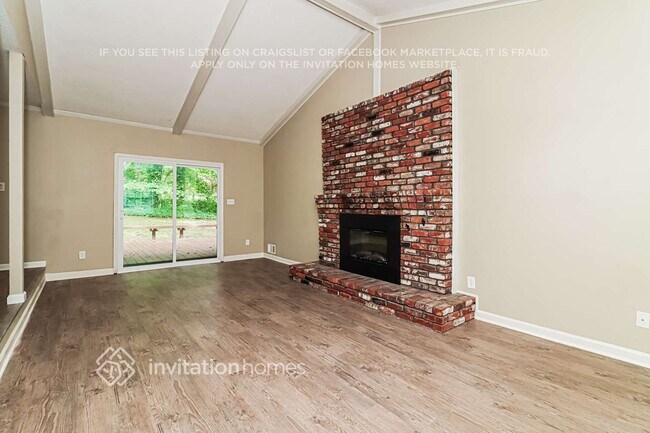 2932 Karen Ln