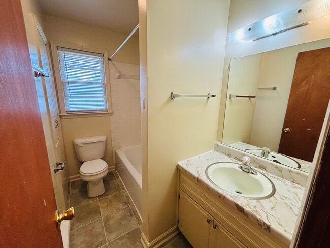 Photo - 1504 Thomas Ln