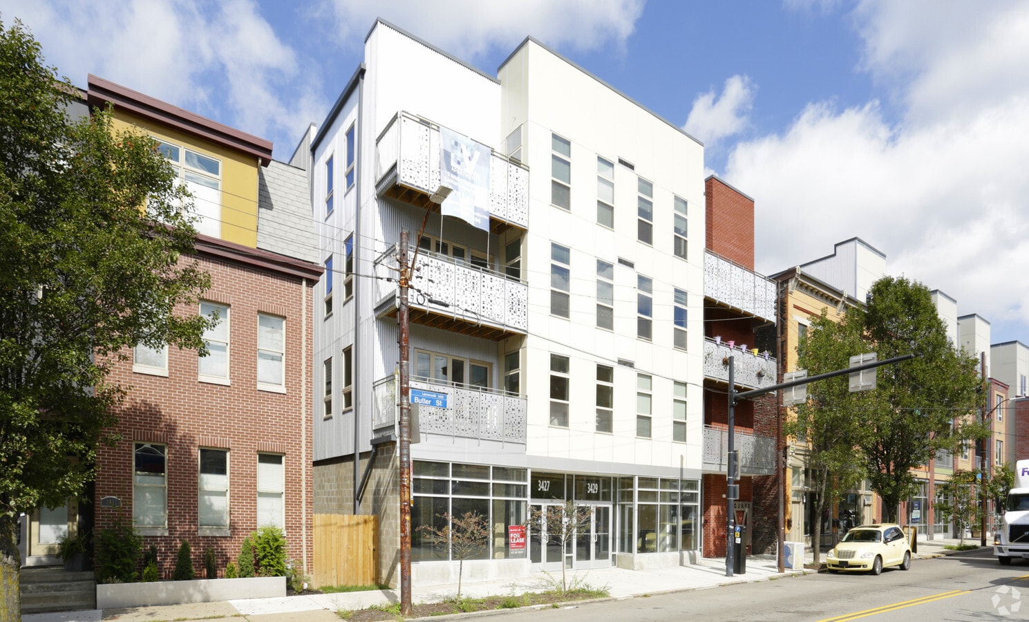 Vista a la plaza - Square View Apartments